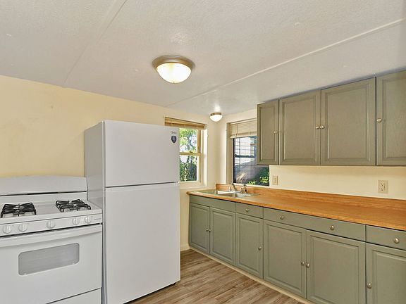 4th image of 2621 Pebble Dr