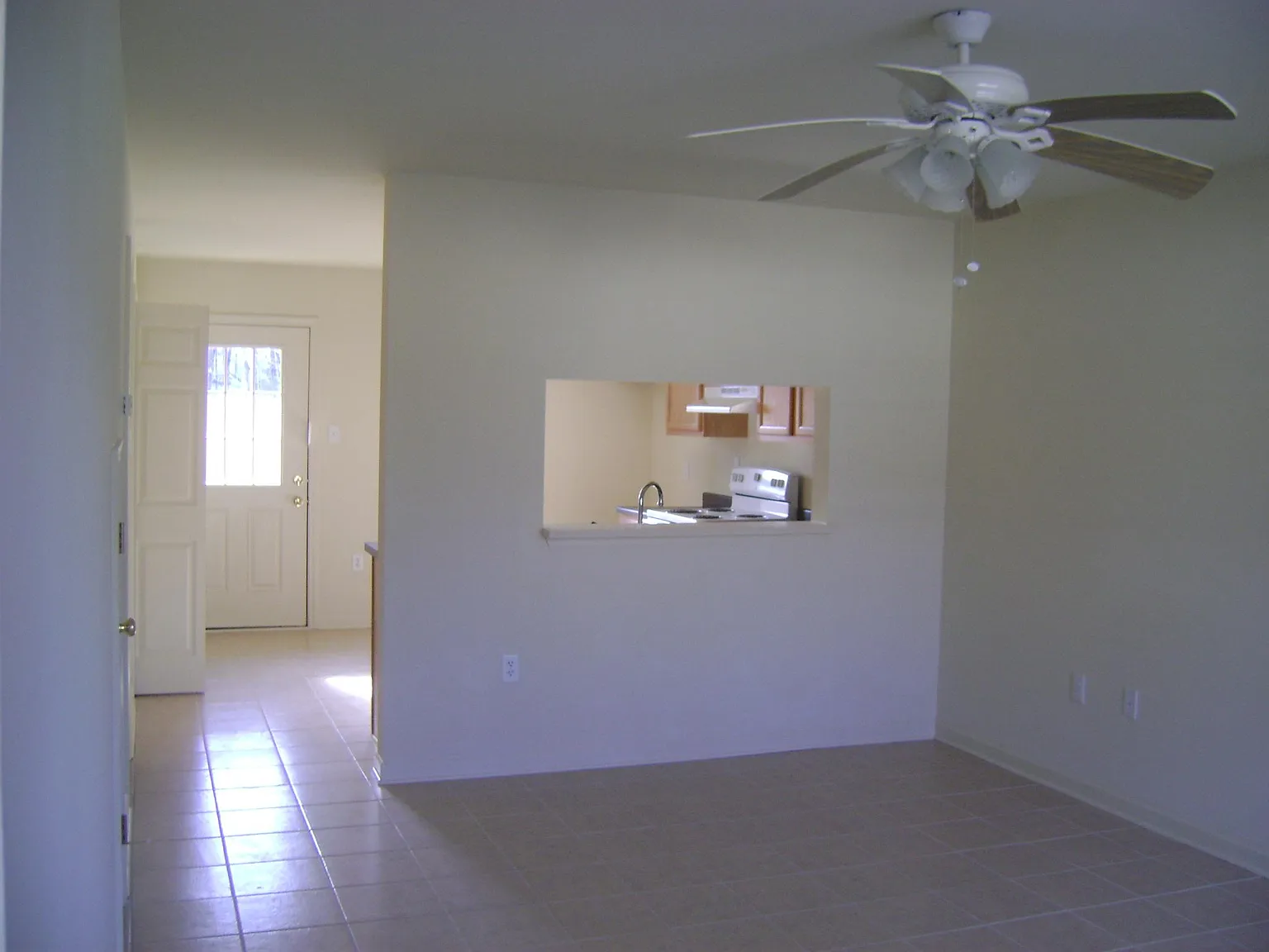 2 bed, 1.5 bath, 1050 sqft, $1,200 — Photo 2