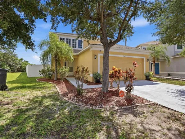 7902 Carriage Pointe Dr, Gibsonton, FL 33534