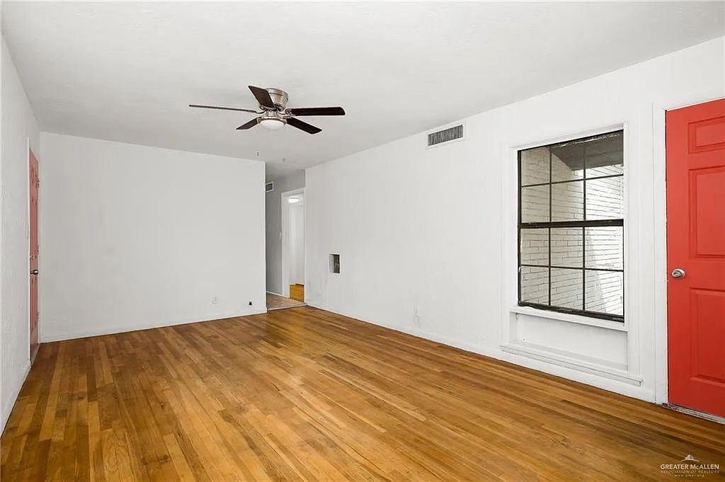 3 bed, 1.0 bath, 1218 sqft, $1,350 — Photo 4