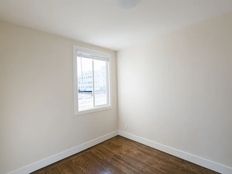 430 Baker — Photo 3
