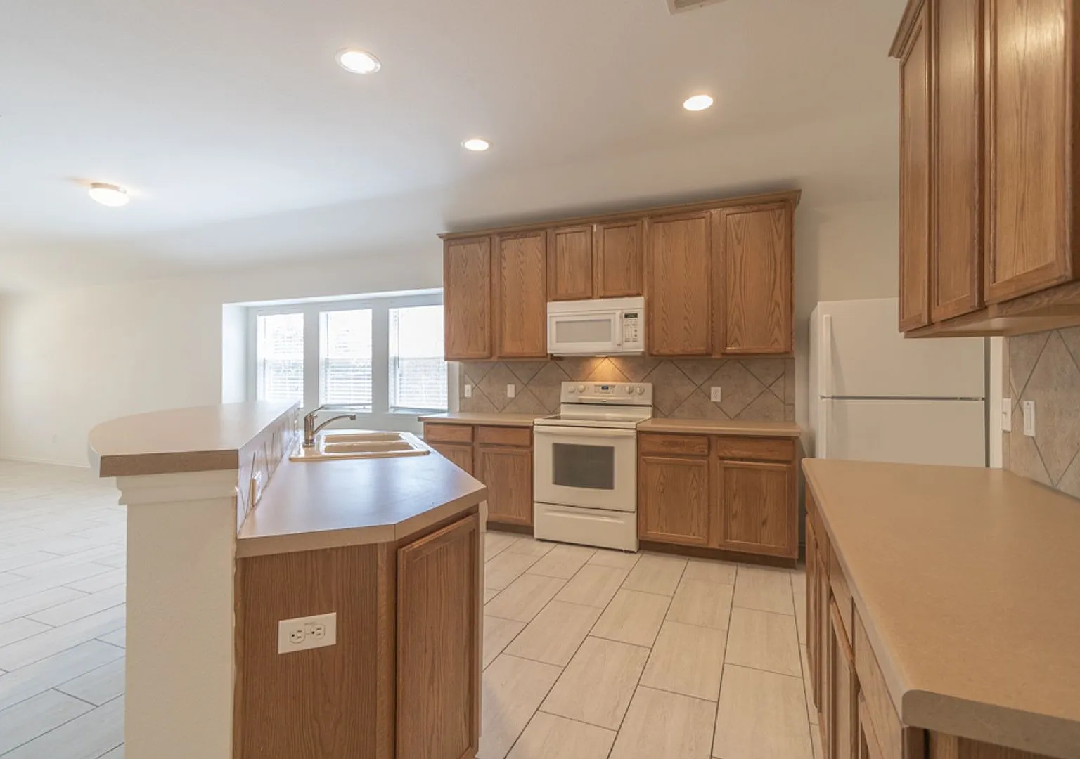 18745 Candace Loop — Photo 4