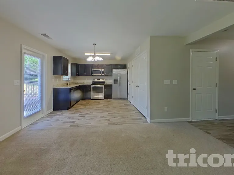 206 Churchill Dr — Photo 2