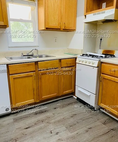 4525 Seward St — Photo 9