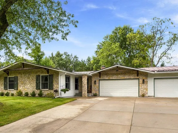 416 S Harrison St, Waupaca, WI 54981