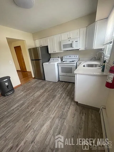 2 bed, 1.0 bath, $2,200 — Photo 3