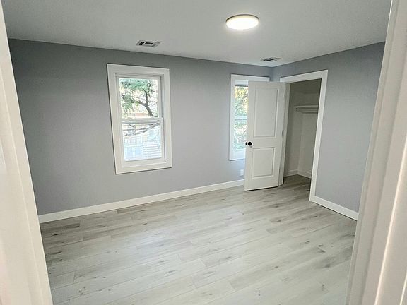 3rd image of 186 Parker St Floor 2