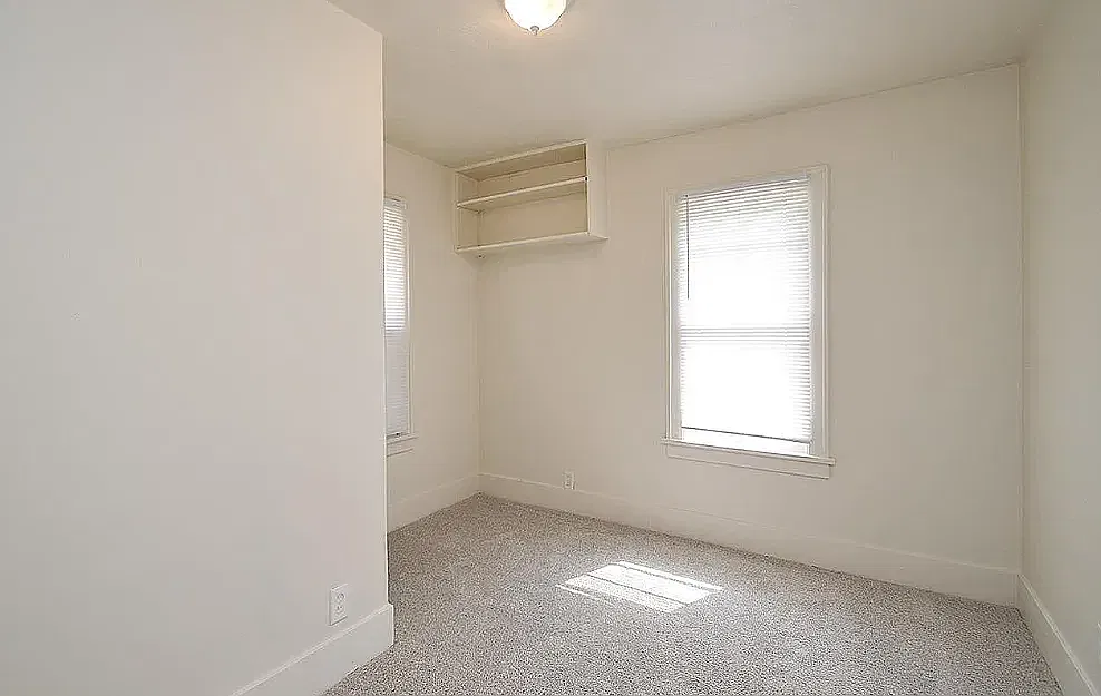 6 bed, 2184 sqft, $650 — Photo 4