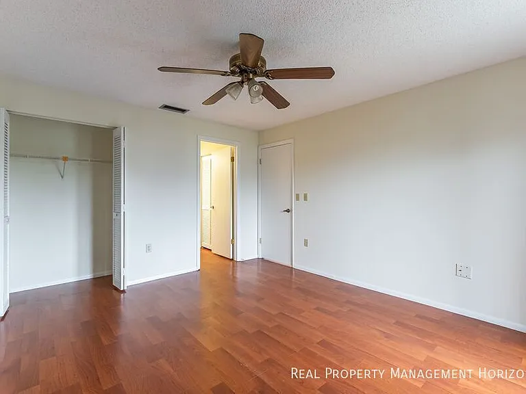 251 Fenwick Dr #14 — Photo 13