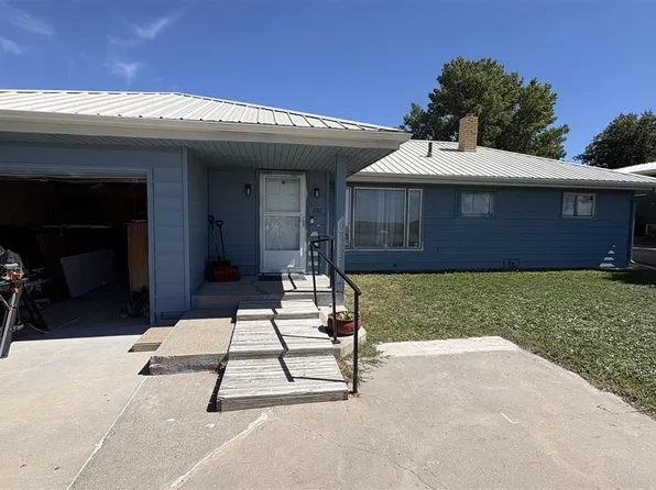 202 S 1st Ave, Martin, SD 57551