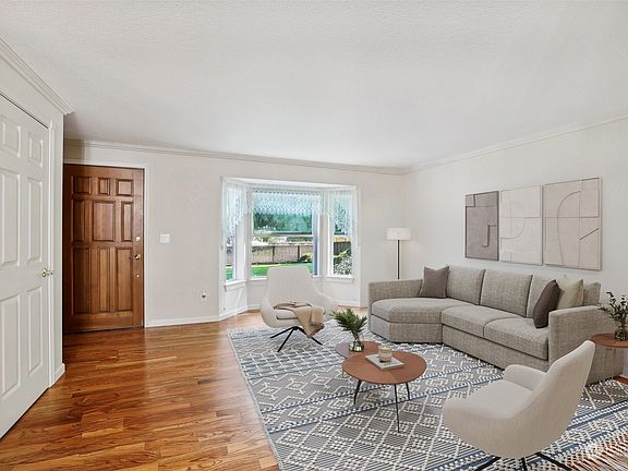 4th image of 8603 158th Street E