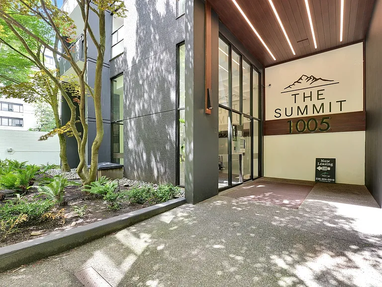 1005 Jervis St — Photo 9