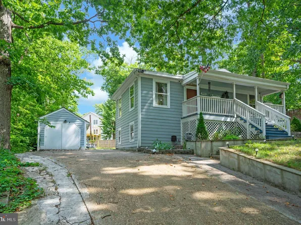 3932 Oakdale Cir, Triangle, VA 22172
