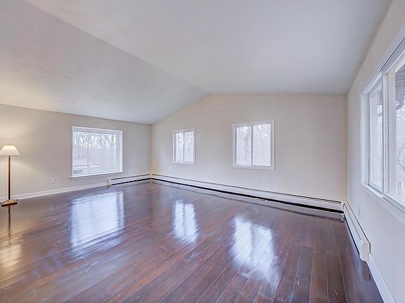3rd image of 2888 Loch Haven Dr