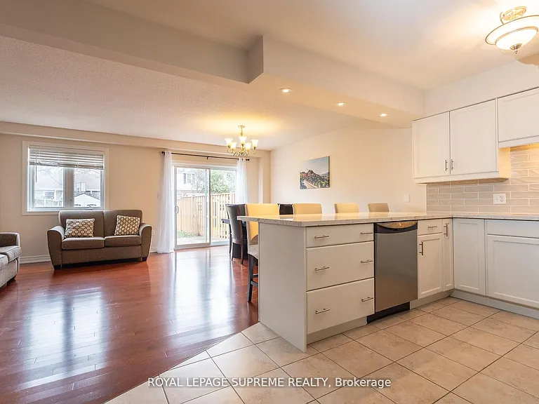 31 1/2 Thorold Rd E — Photo 9