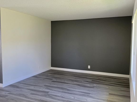 4th image of 261 Green Moor Pl