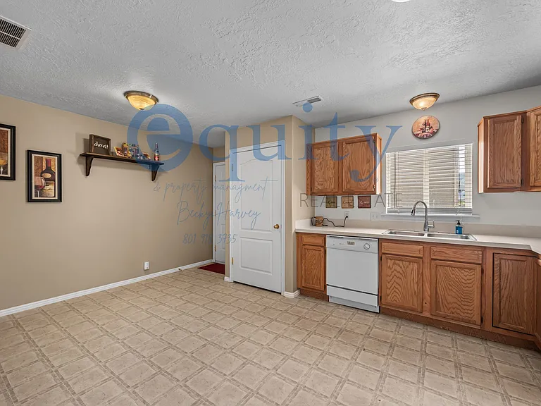 703 Ry Ln — Photo 6