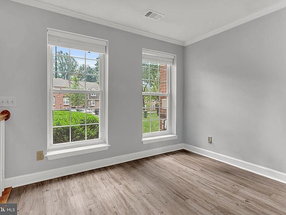 3rd image of 3829 Chesterwood Dr #3829