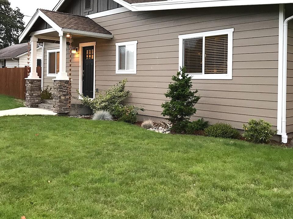 1st image of 1830 1st St NE