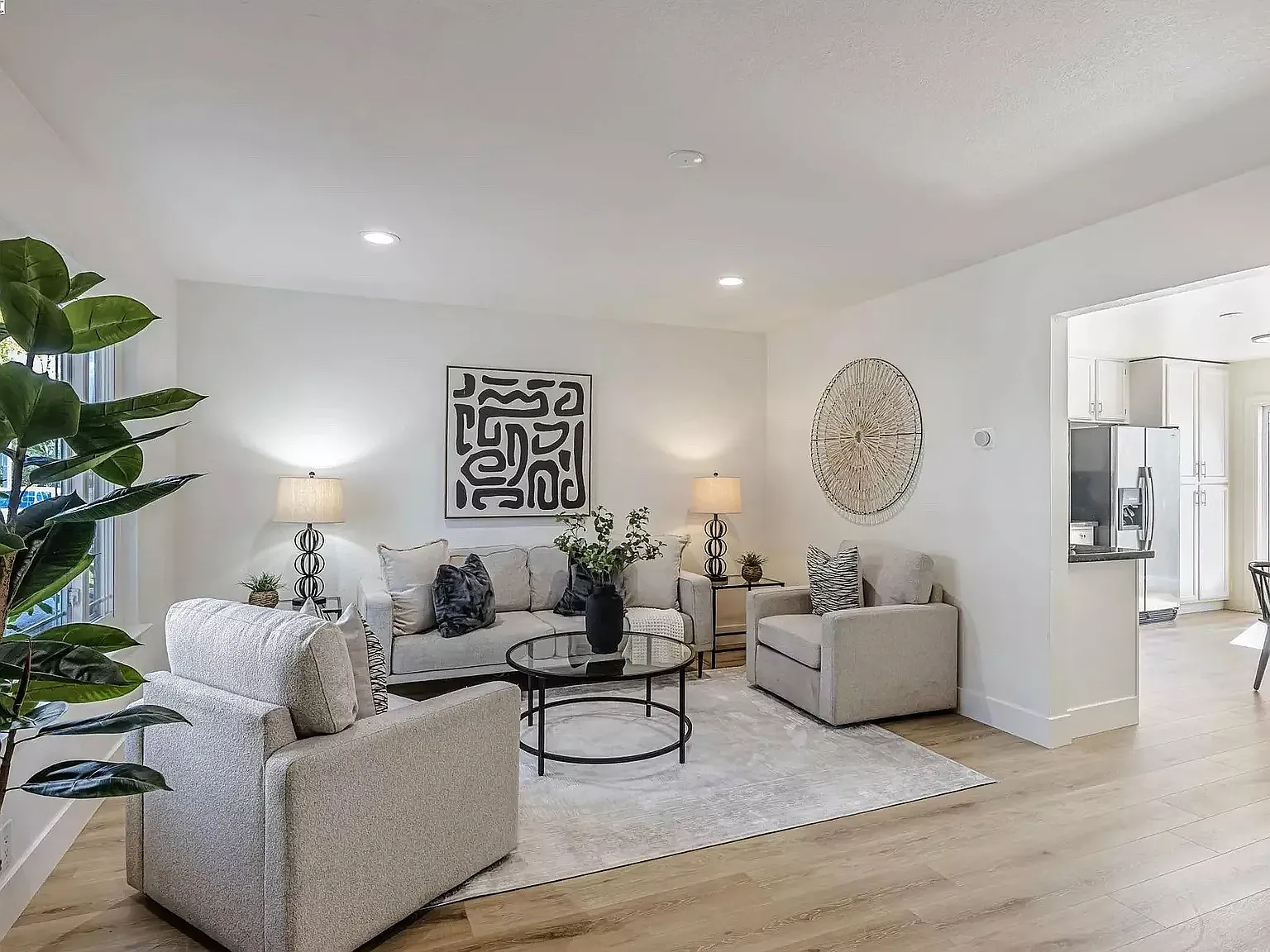 4 bed, 1342 sqft, $3,950 — Photo 4