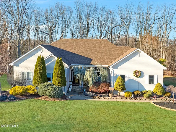 10 Twin Hill Court, Howell, NJ 07731