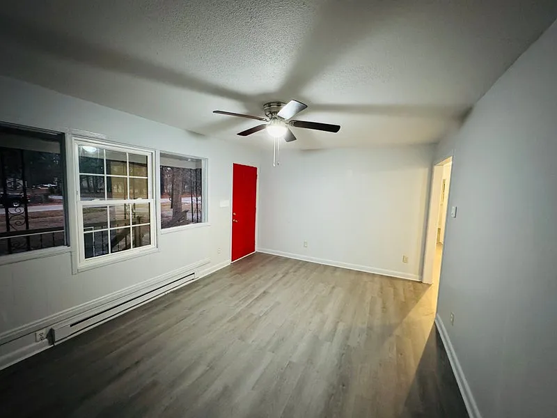 2512 Rockwood Dr. — Photo 2