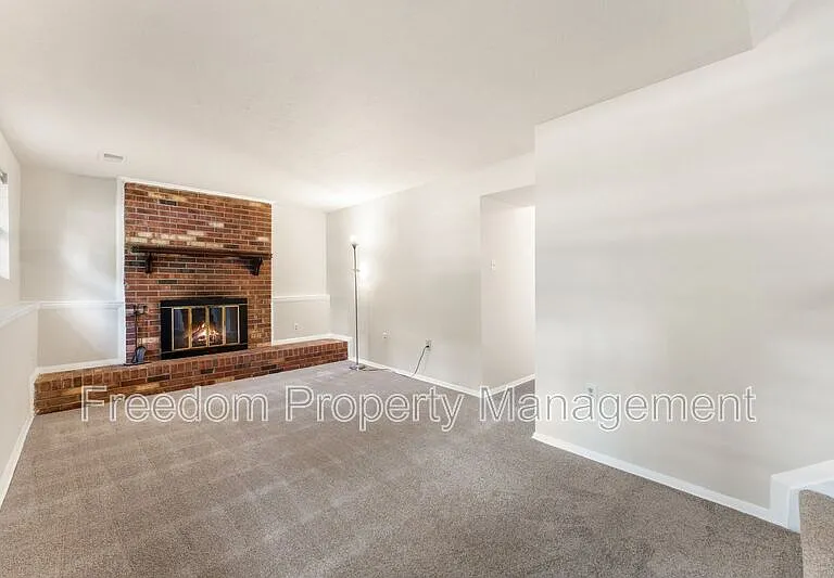 2516 Tabor Ct — Photo 26