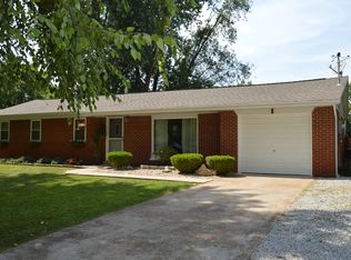 1 Highwood Ln, Belleville, IL 62223