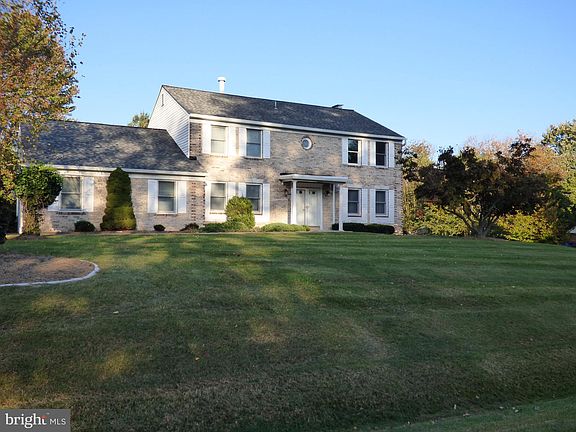 2nd image of 18201 Hollingsworth Dr