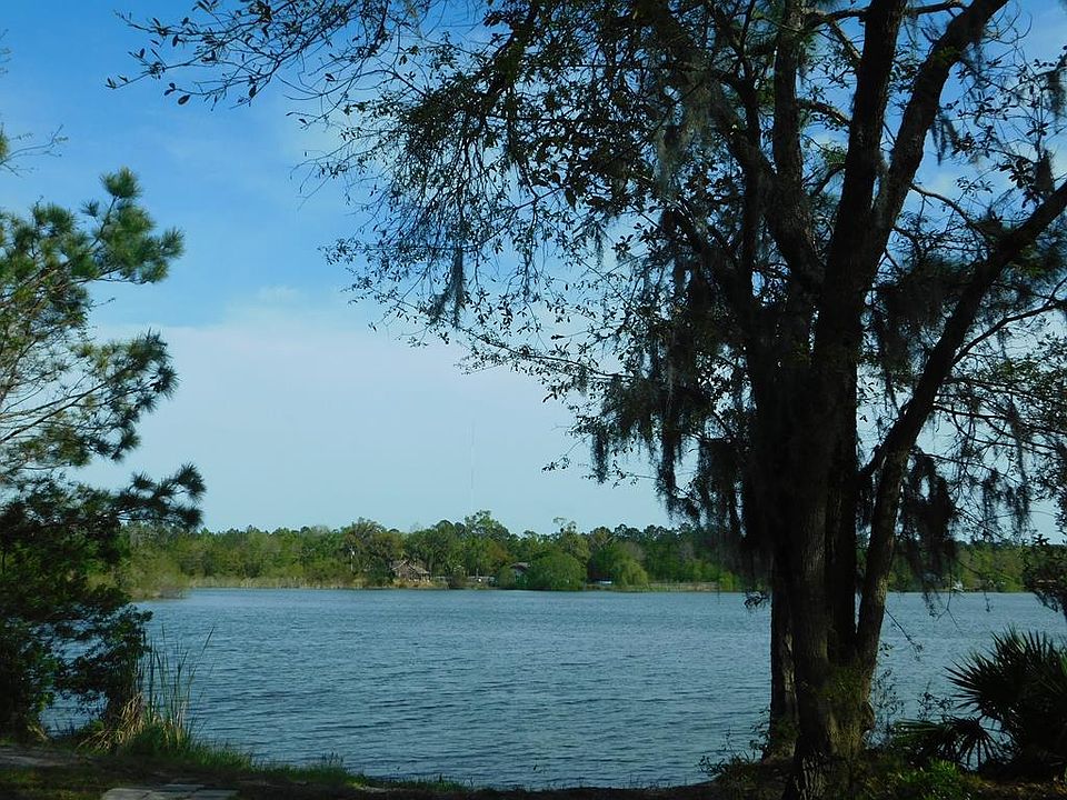 1st image of 136 Water Crest Dr