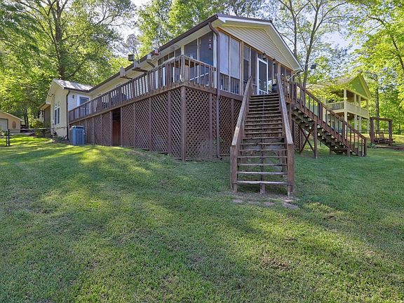 2nd image of 105 Pinewood Dr