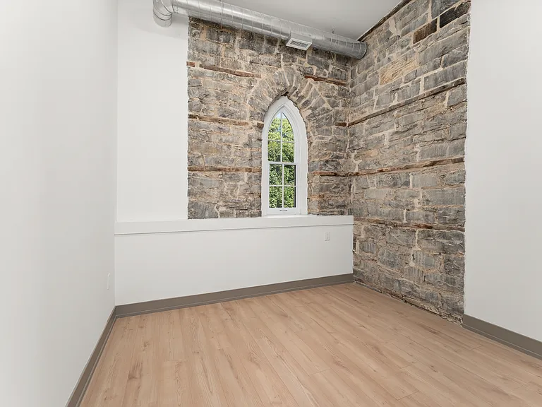 47 Wellington St — Photo 16