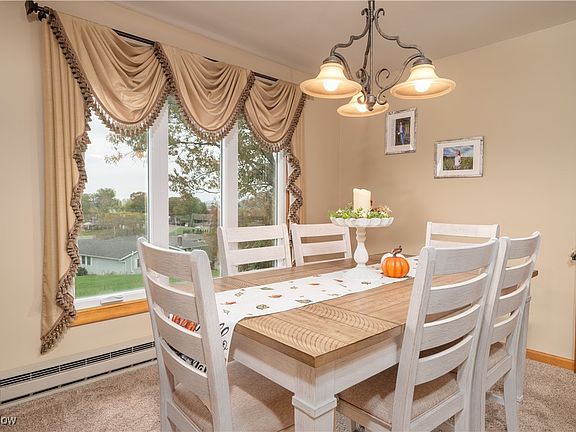 5th image of 1688 Hillcrest Dr NW