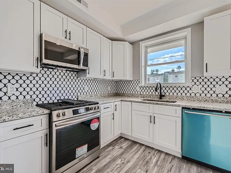 616 N Streeper St — Photo 5
