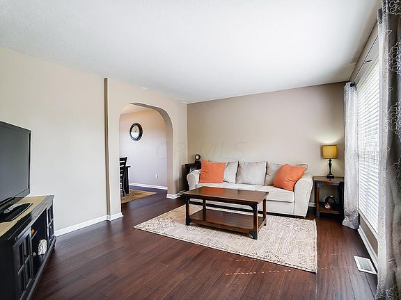 5th image of 4568 Clayburn Dr W