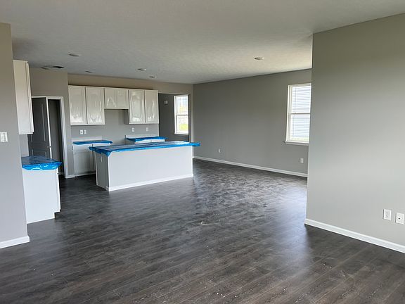3rd image of 1405 Honeysuckle Dr