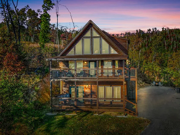 1116 Pine Top Ln, Gatlinburg, TN 37738
