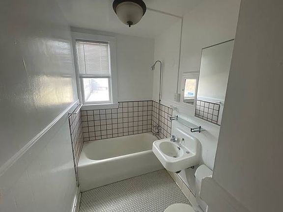 5th image of 3955 17th St #27