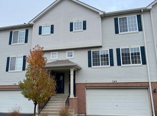 389 Evergreen Cir, Gilberts, IL 60136