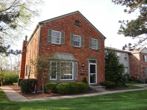 28 Twin Lakes Dr Unit 220, Fairfield, OH 45014
