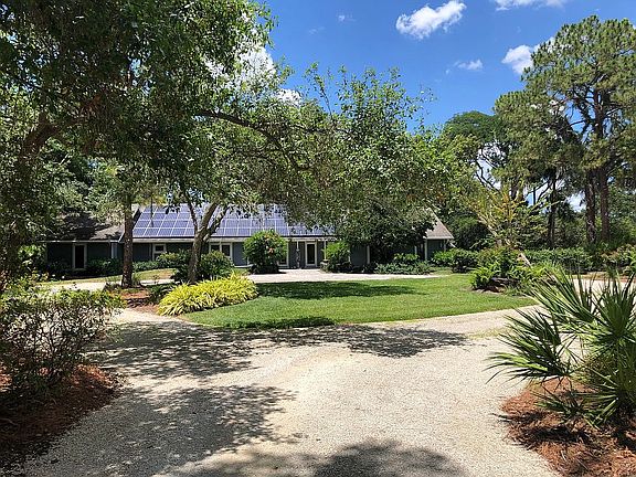 Circle drive with parking