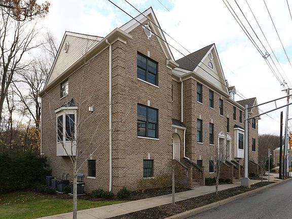 5th image of 2 Bloomfield Ave #2