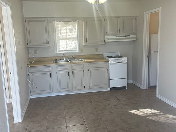 4th image of 122 E Leona St #B