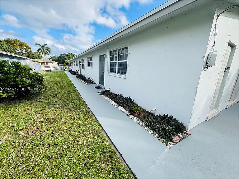 631 NW 11th Ave #B — Photo 14