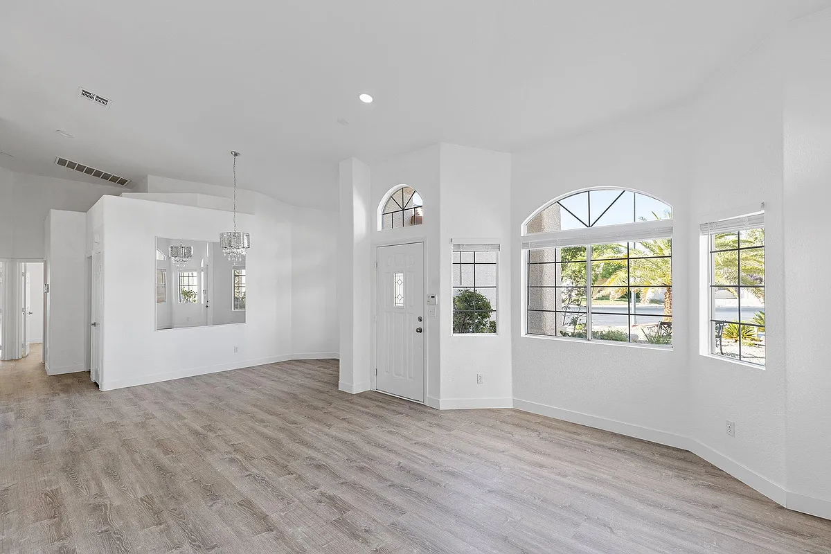 Building Photo - 3367 Millcroft Dr