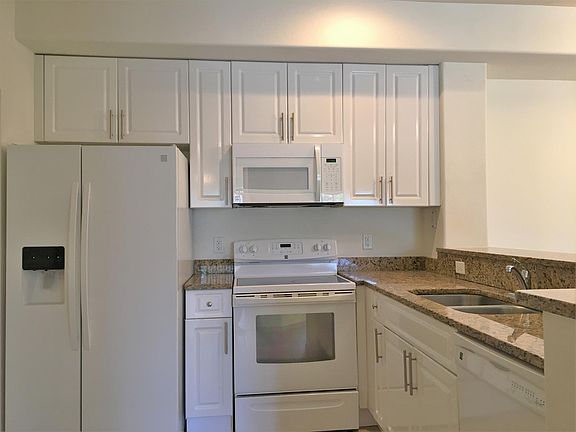 5th image of 13150 Bella Casa Cir APT 2193