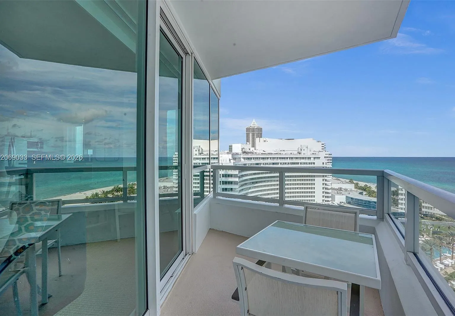 Fontainebleau Ii Condo — Photo 2
