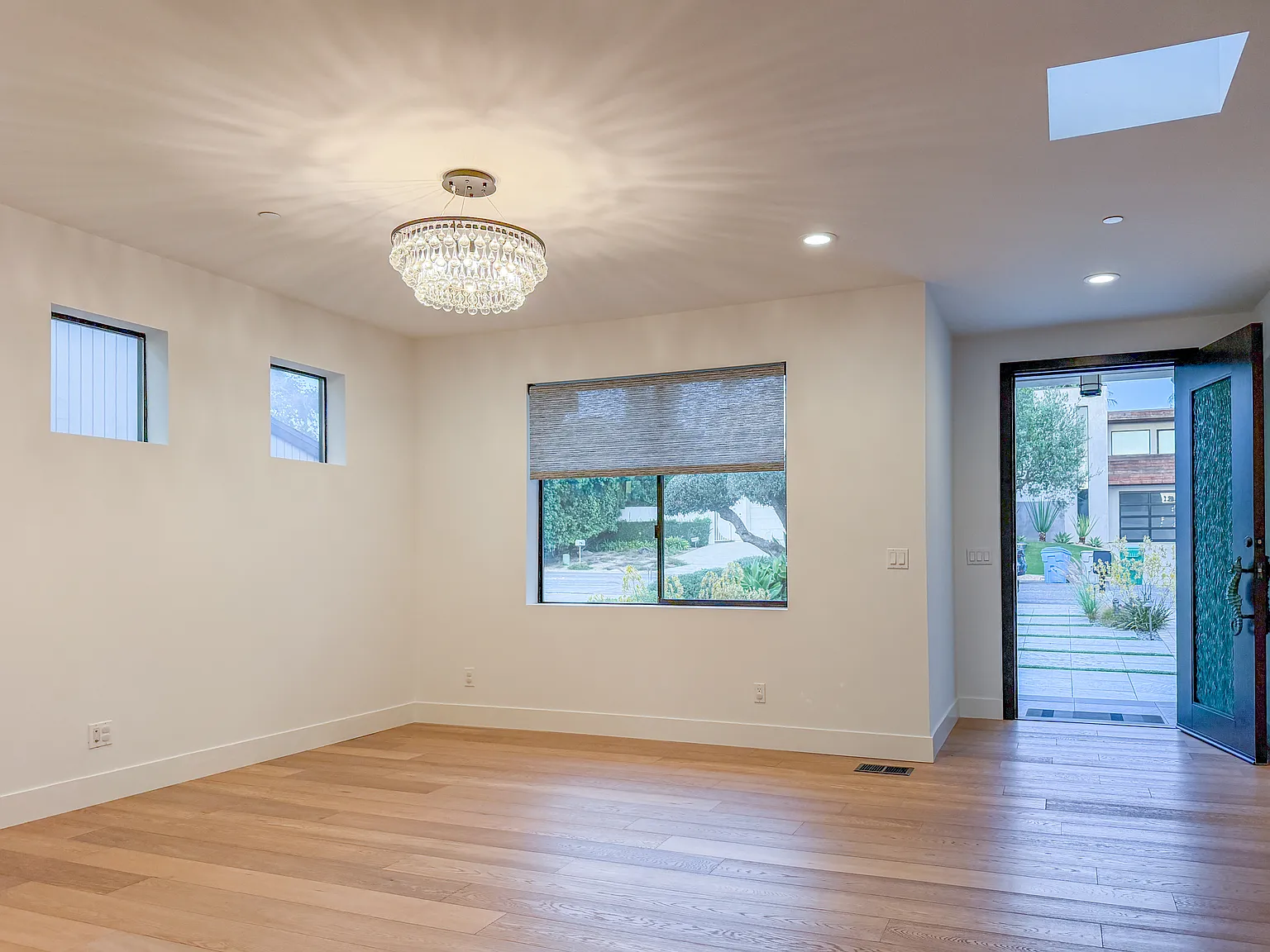 4 bed, 3400 sqft, $16,000 — Photo 2