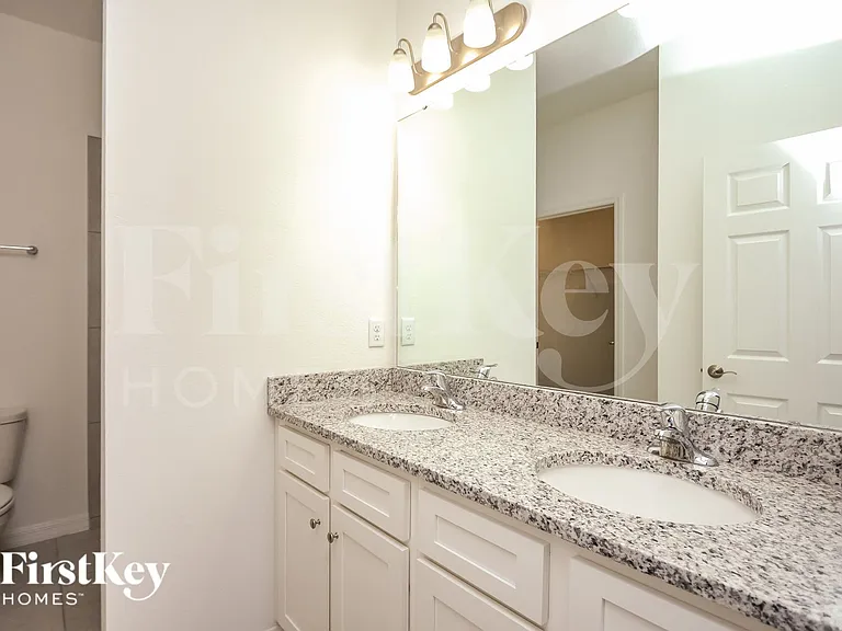 336 Corbel Ln — Photo 9