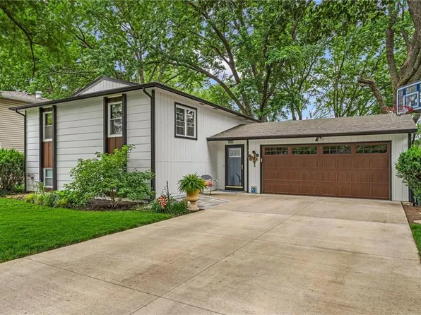 1613 W 28th Ter, Lawrence, KS 66046
